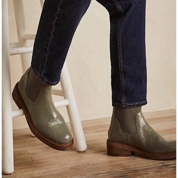 Free People Arlo Chelsea Ankle Boots Size 8.5 Storm Green Gray Leather Moto - Picture 1 of 10